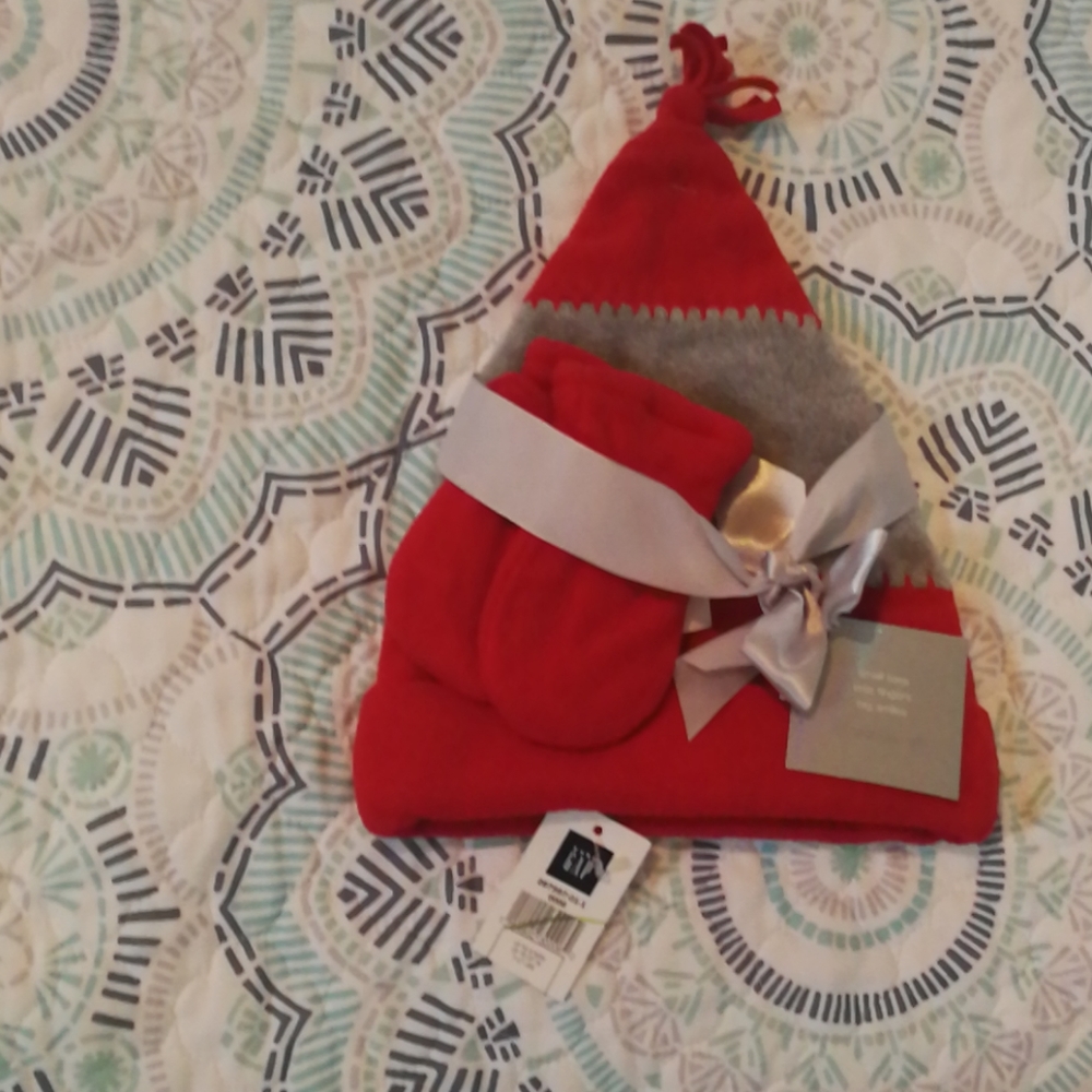 BABY GAP HAT & MITTEN SET- Red-Soft & Cozy perfect for gifting
